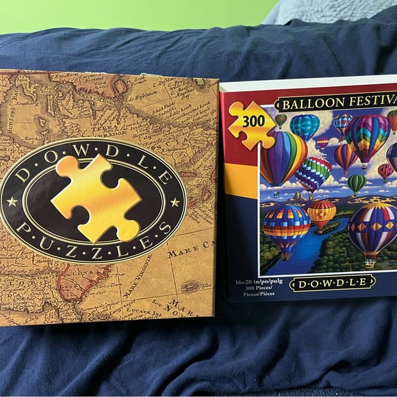 Dowdle 300 piece puzzle Balloon Festival - Picture 2 of 4